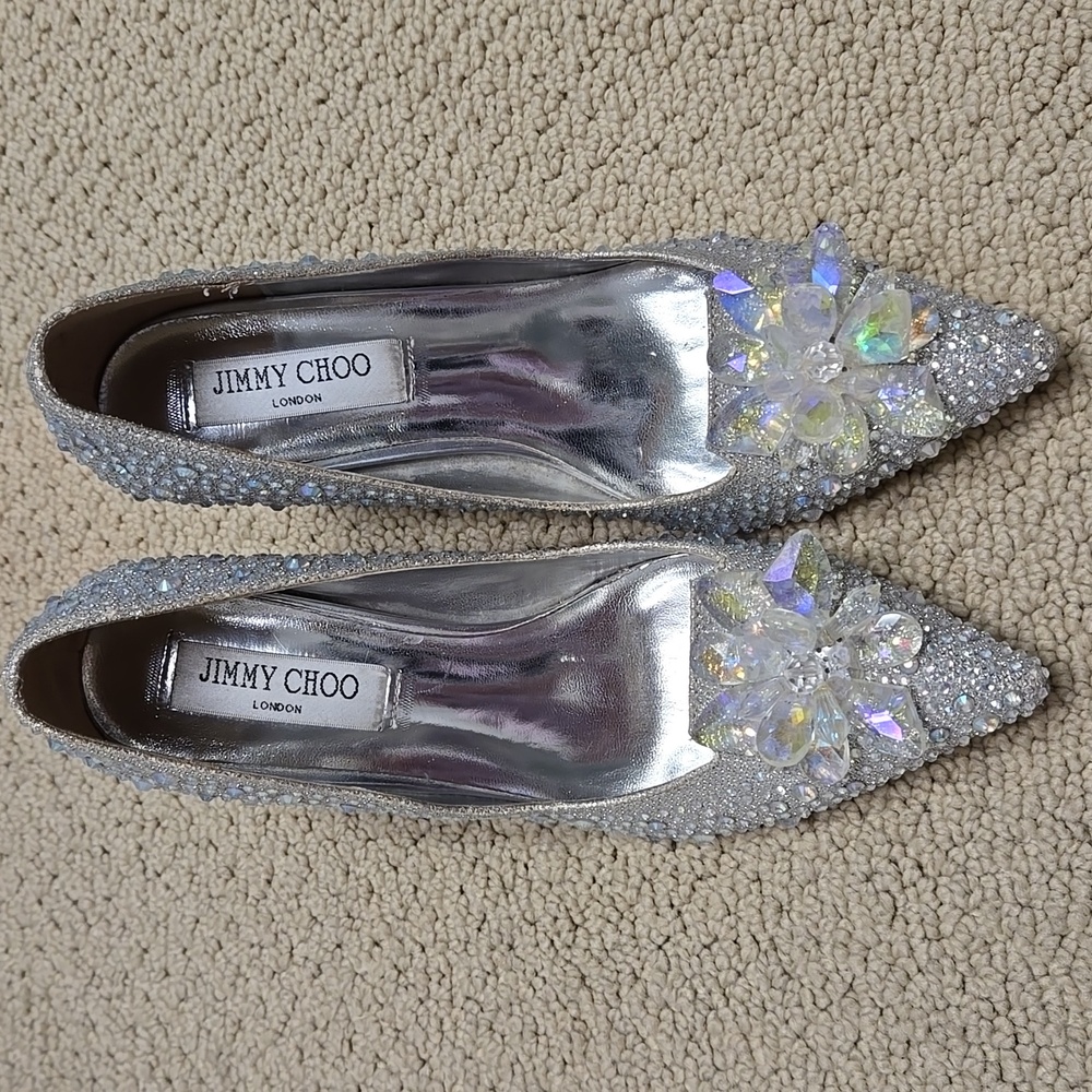 NWOT Jimmy Choo Ari 100 crystal embellished pumps with brooch in silver